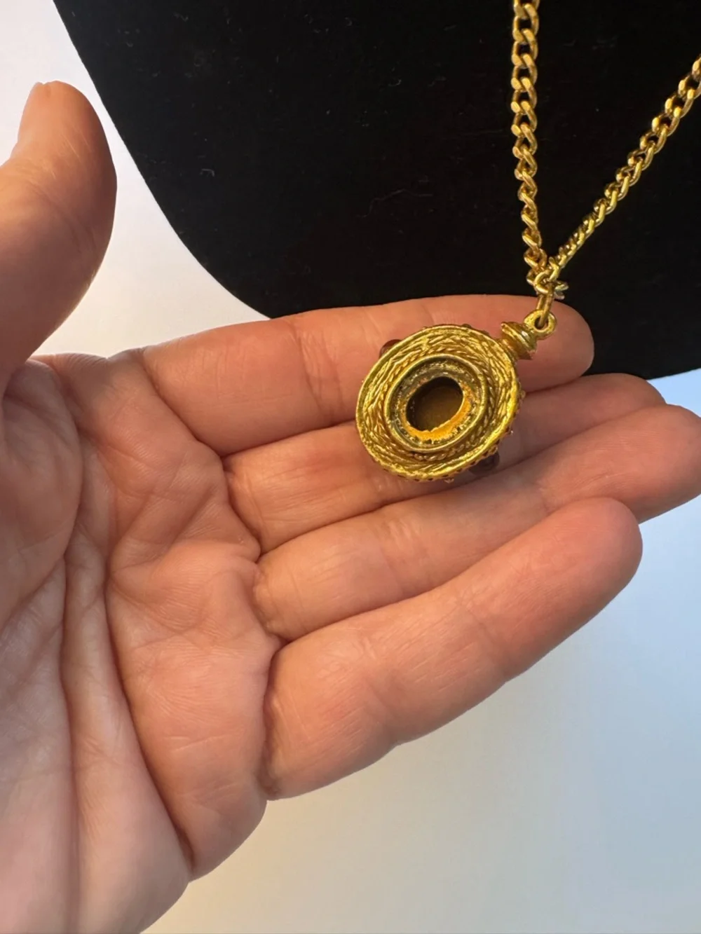 Goldette vintage Layered Gold-Tone Necklace with amber color Pendant